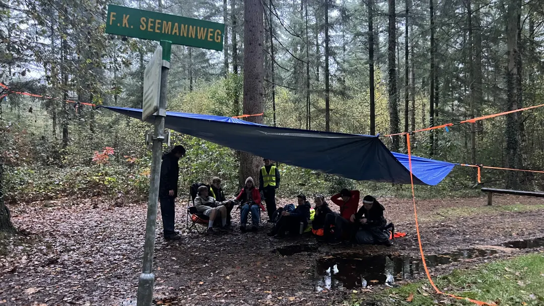 Eerste B-Hike’ers nabij de slaappost, even geduld tot 18:00 uur 🤪