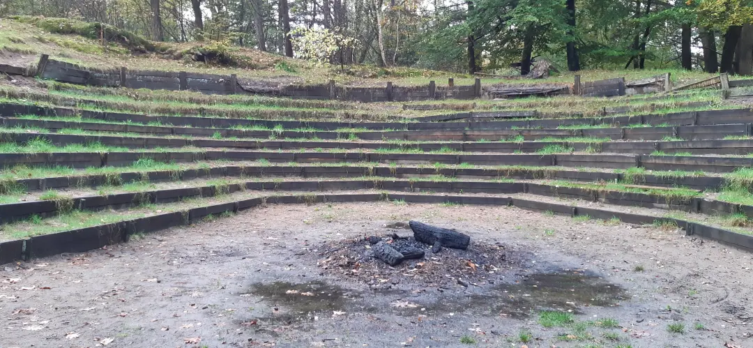 Het is hier nu nog best rustig..... En dan nu hard aan het werk om morgen avond een feestje te bouwen!🎉
